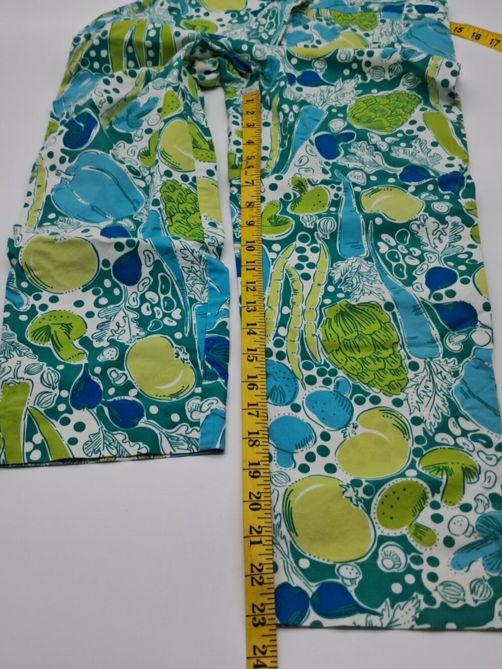 Lilly Pulitzer Steamed Vegetable Capri Pants Size 6 Green/Blue/Teal - Picture 8 of 8